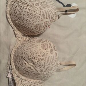 Victoria Secret Lace Underwire Bra - Cream